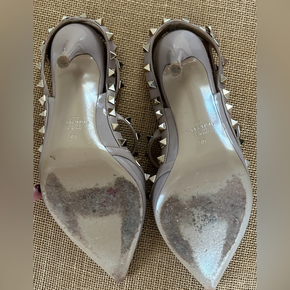 Valentino Rockstud Cage Leather Pumps with Stud
 • Color: Poudre/Gold Size: 39 - Picture 7 of 12